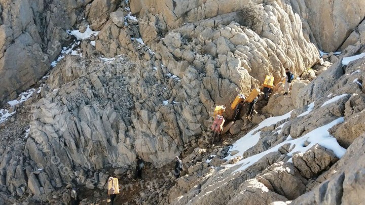 زخمی شدن یک کولبر بە دلیل سقوط از ارتفاعات کوهستانی زخمی شدن یک کولبر بە دلیل سقوط از ارتفاعات کوهستانی
