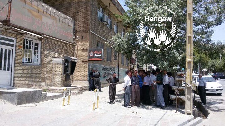 کرێکارانی شارەوانیی مەریوان مانیان گرت+وێنه کرێکارانی شارەوانیی مەریوان مانیان گرت+وێنه