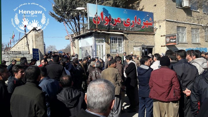 کارگران شهرداری مریوان برای پنجمین روز متوالی دست بە اعتراض زدند + فیلم