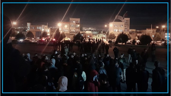 یازدە کەس لە خۆپێشاندەرانی سنە و کرماشان دەستبەسەر کراون یازدە کەس لە خۆپێشاندەرانی سنە و کرماشان دەستبەسەر کراون
