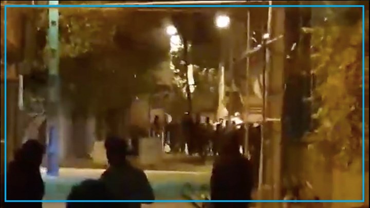 گزارشات رسیدە حاکی از جانباختن ١٤ معترض در جوانرود می باشد گزارشات رسیدە حاکی از جانباختن ١٤ معترض در جوانرود می باشد
