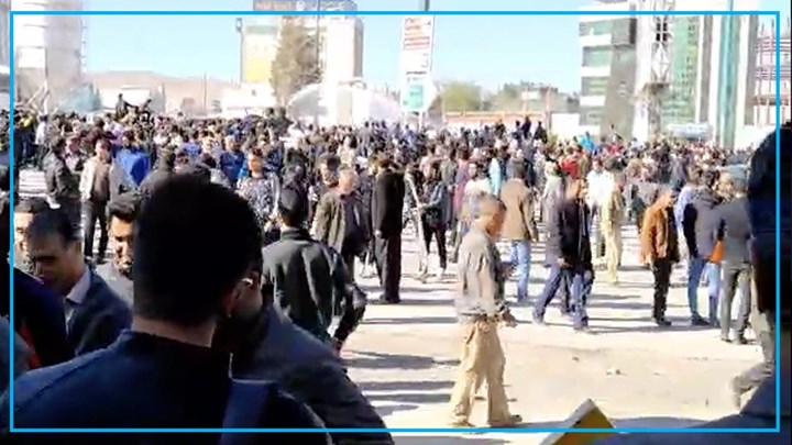کشتە شدن دست کم ٥ شهروند معترض در کرمانشاه کشتە شدن دست کم ٥ شهروند معترض در کرمانشاه