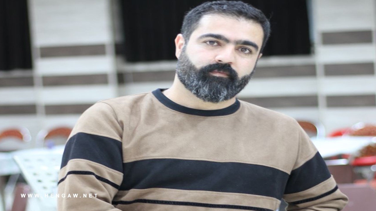 محمد عباس‌زاده، هنرمند ایلامی به دلیل انتقاد از حملات شیمیایی به مدارس به حبس محکوم‌ شد