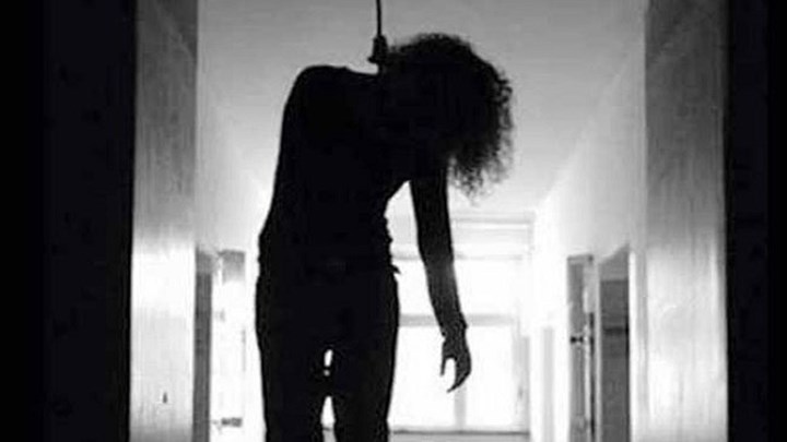 Frau begeht Selbstmord